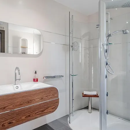Exclusive Hideaway, Views, And Year-round Pool 아파트 *